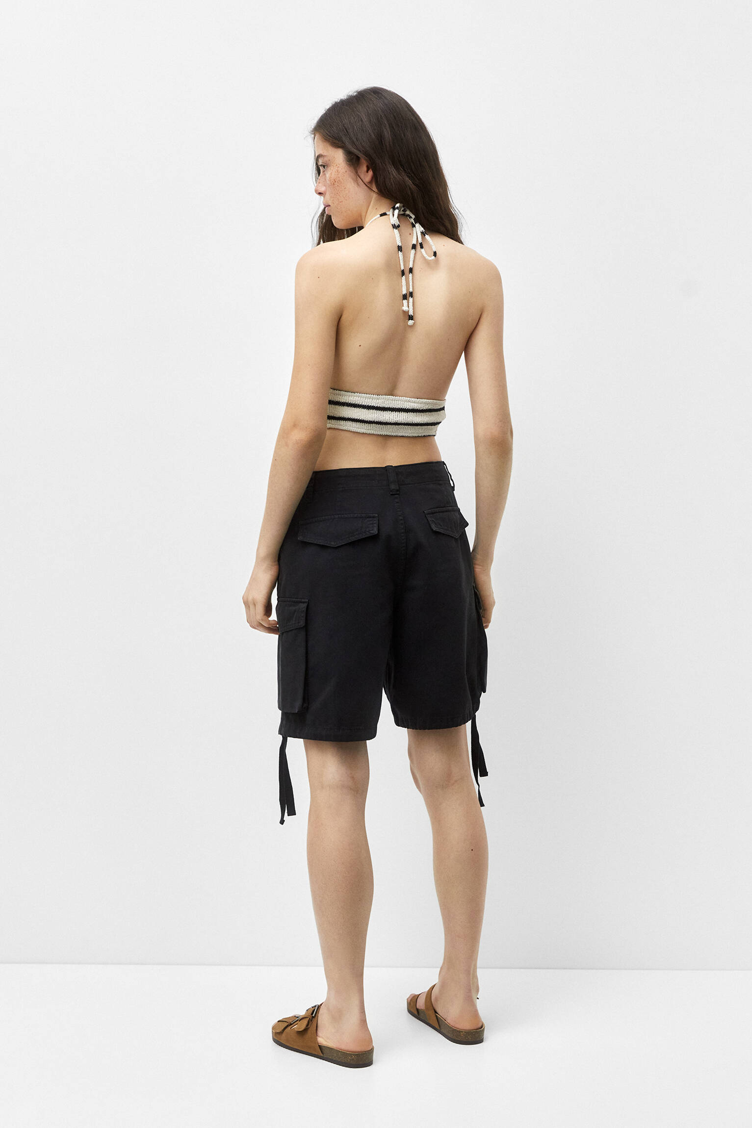Top halter em malha cortada - cru/preto