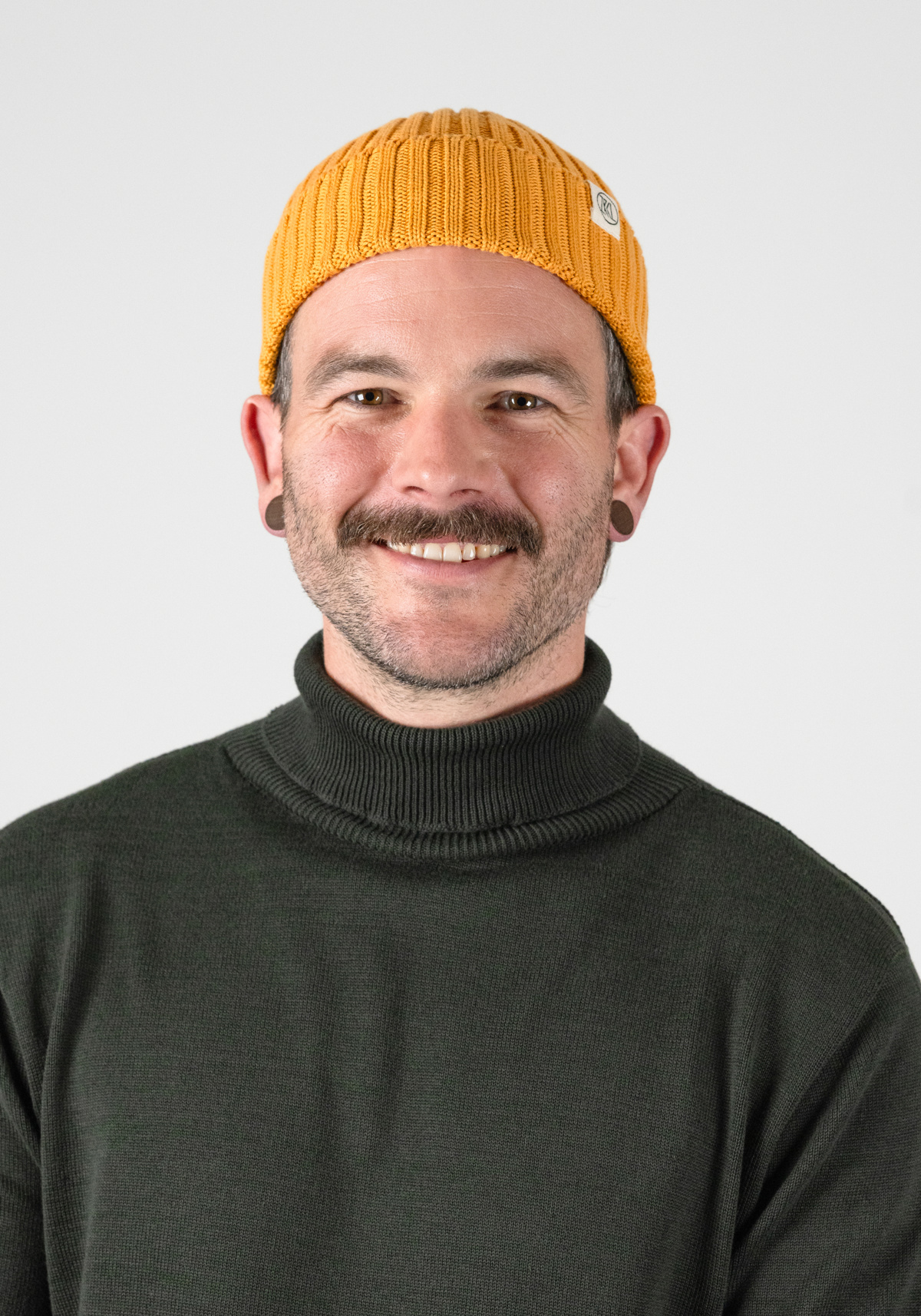 WE ARE ZRCL Beanie Snugly Short Swiss Edition Amber