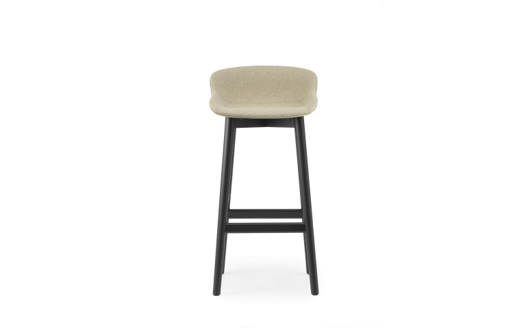 Normann Copenhagen Hyg gestoffeerde barkruk 75 zwart eiken Ultra Leather Black