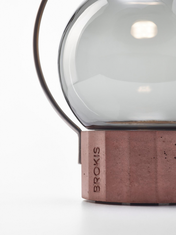 Brokis Sfera tafellamp LED oplaadbaar small rookgrijs zwart naturel