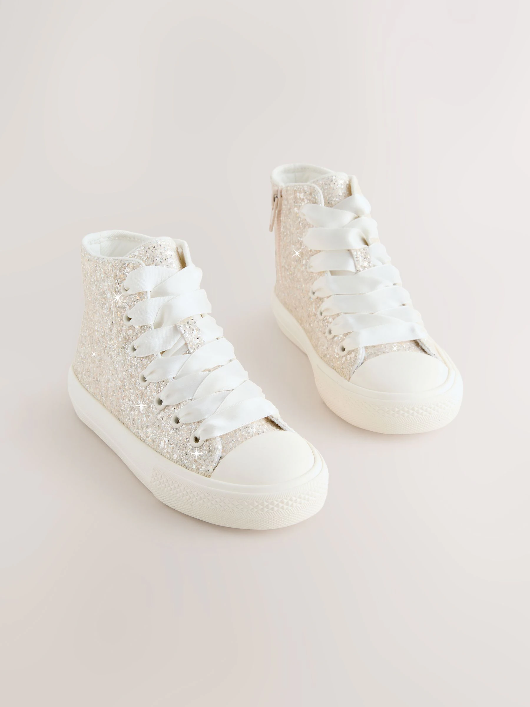 Ivoorkleurig met glitters - Hoge sneakers met veters