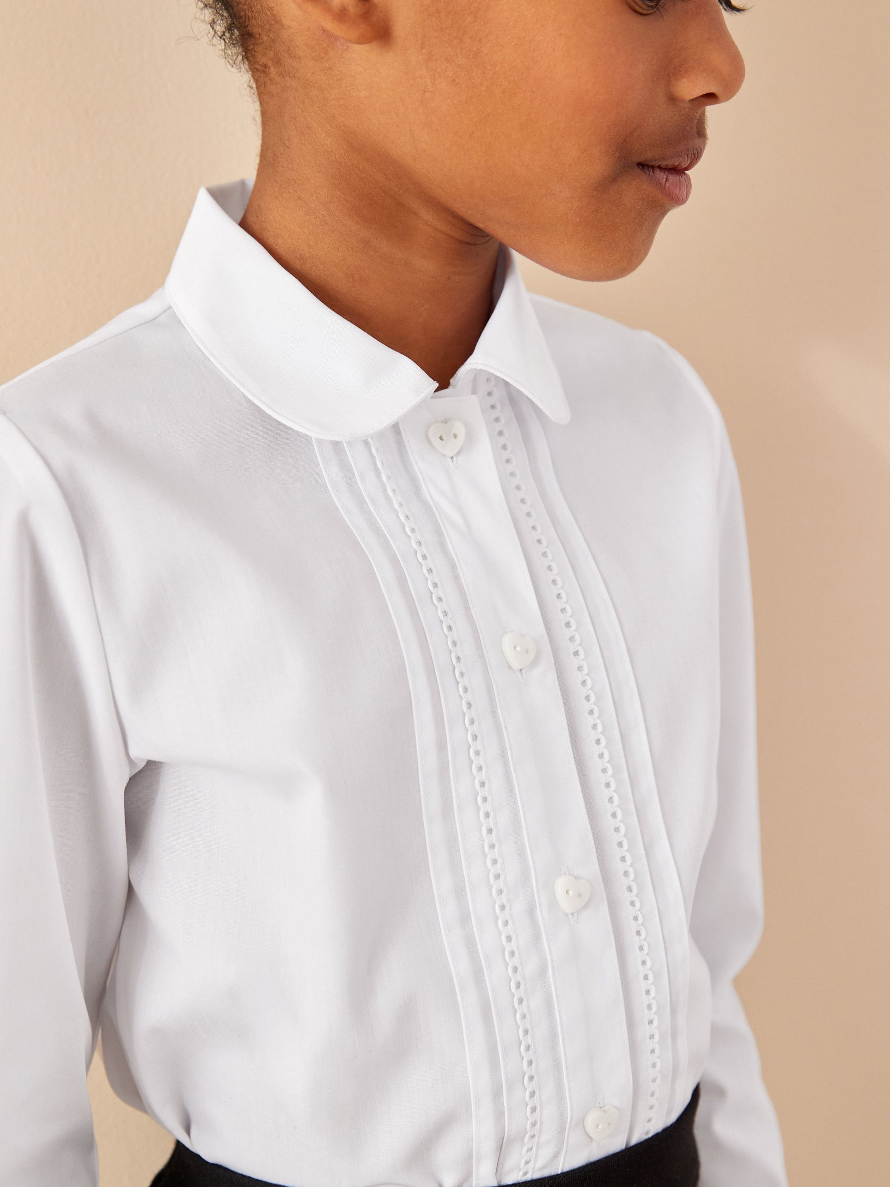 Wit - Schoolblouse met lange mouwen en kantafwerking (3-14 jr)