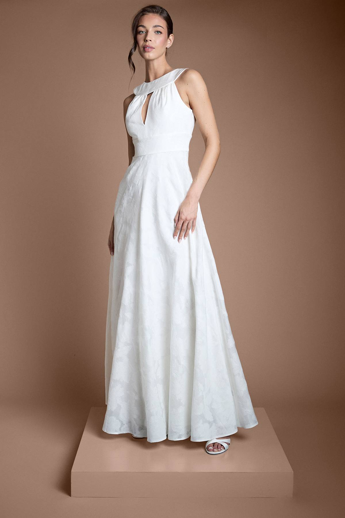 Coast Robe De Mariée À Jupe Ample En Dentelle Florale Avec Décolleté Goutte D'eau