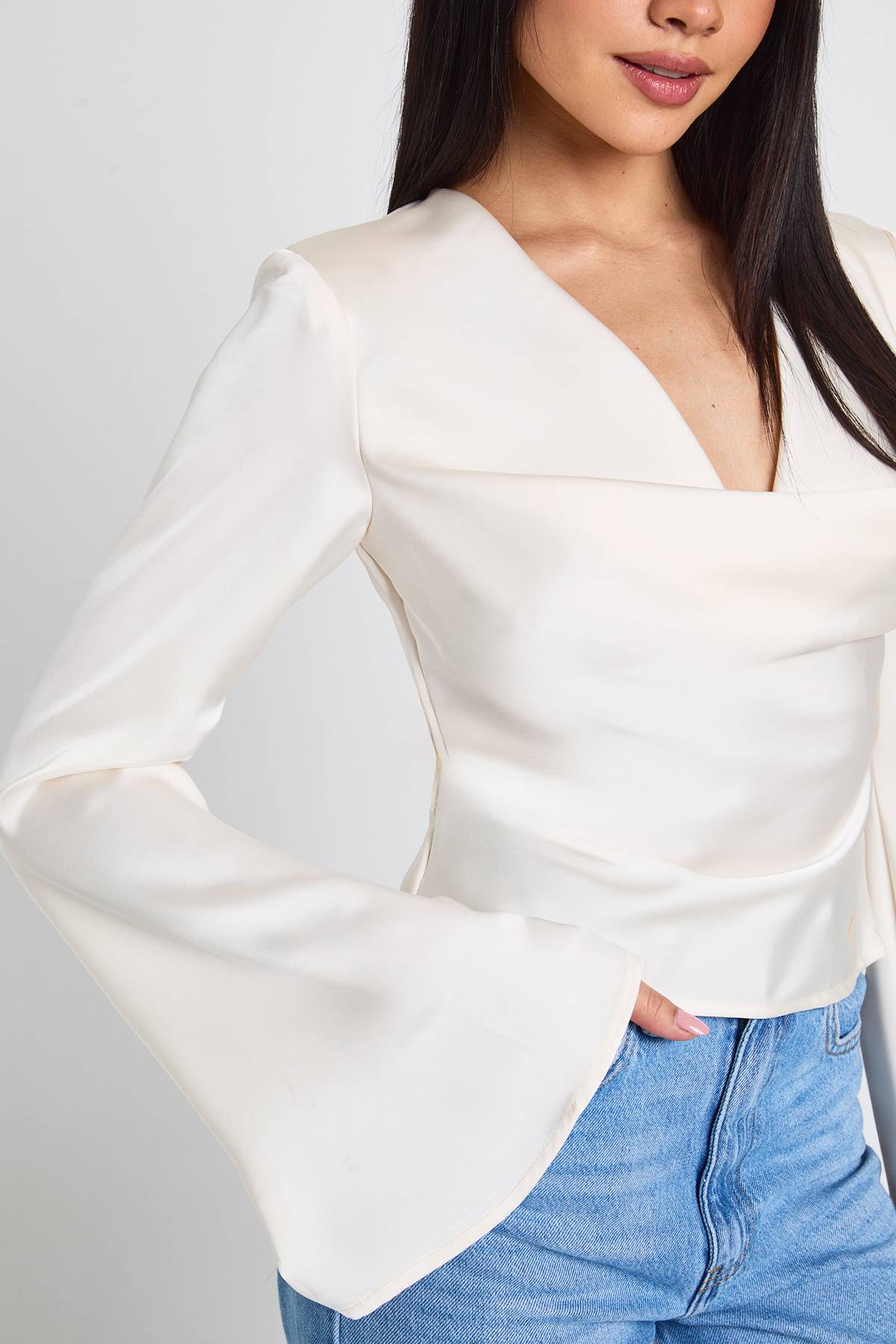 boohoo Haut En Satin À Manches Longues Et Col Drapé