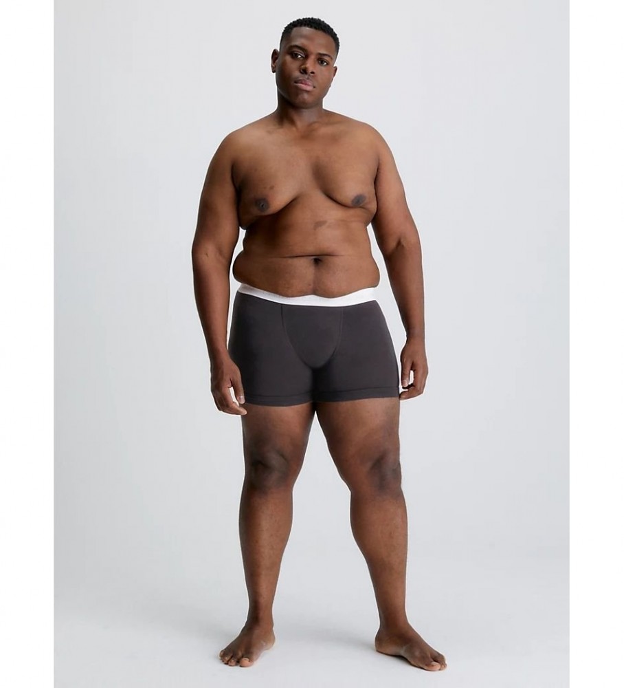 Pacote com 3 cuecas boxer plus size da Calvin Klein