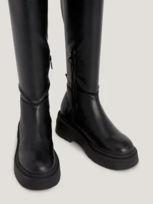 Botas de cano alto com sola grossa