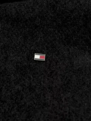 Cachecol com franjas e placa de bandeira em cashmere elevado