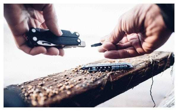 Pince Multifonctions CHARGE®   19 Outils en 1 avec étui nylon - LEATHERMAN