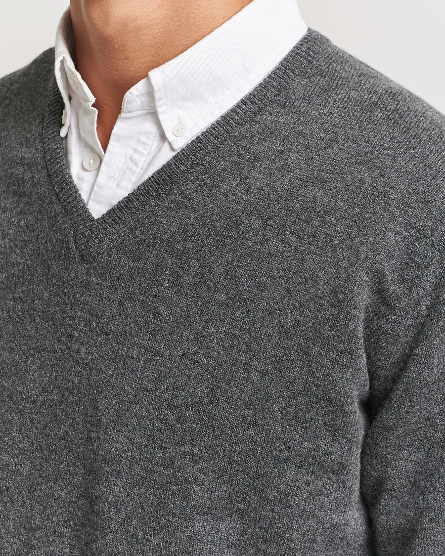 William Lockie Rob Lambswool V-Neck Cliff