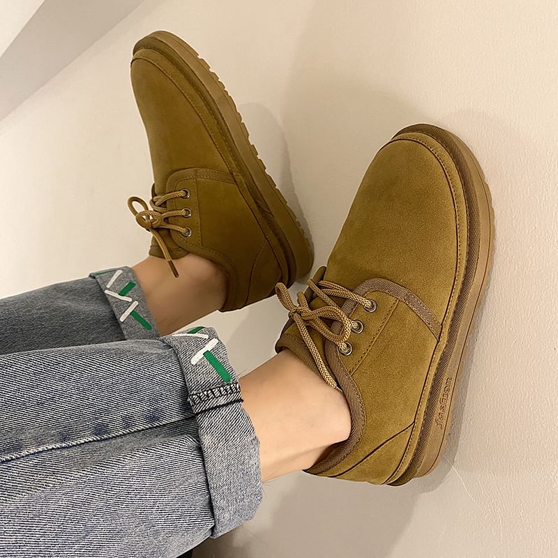HANO - Eenvoudige suède veterschoenen