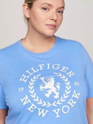 Camiseta Curve com gola redonda e bordado de brasão