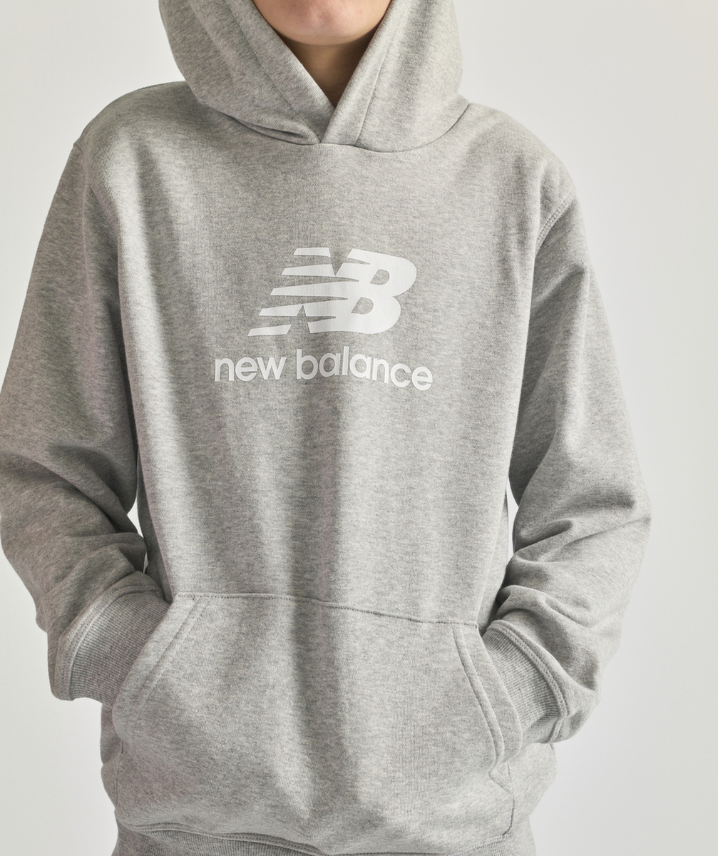 NEW BALANCESWEAT À CAPUCHE GRIS GARÇON ESSENTIALS STACKED LOGO
