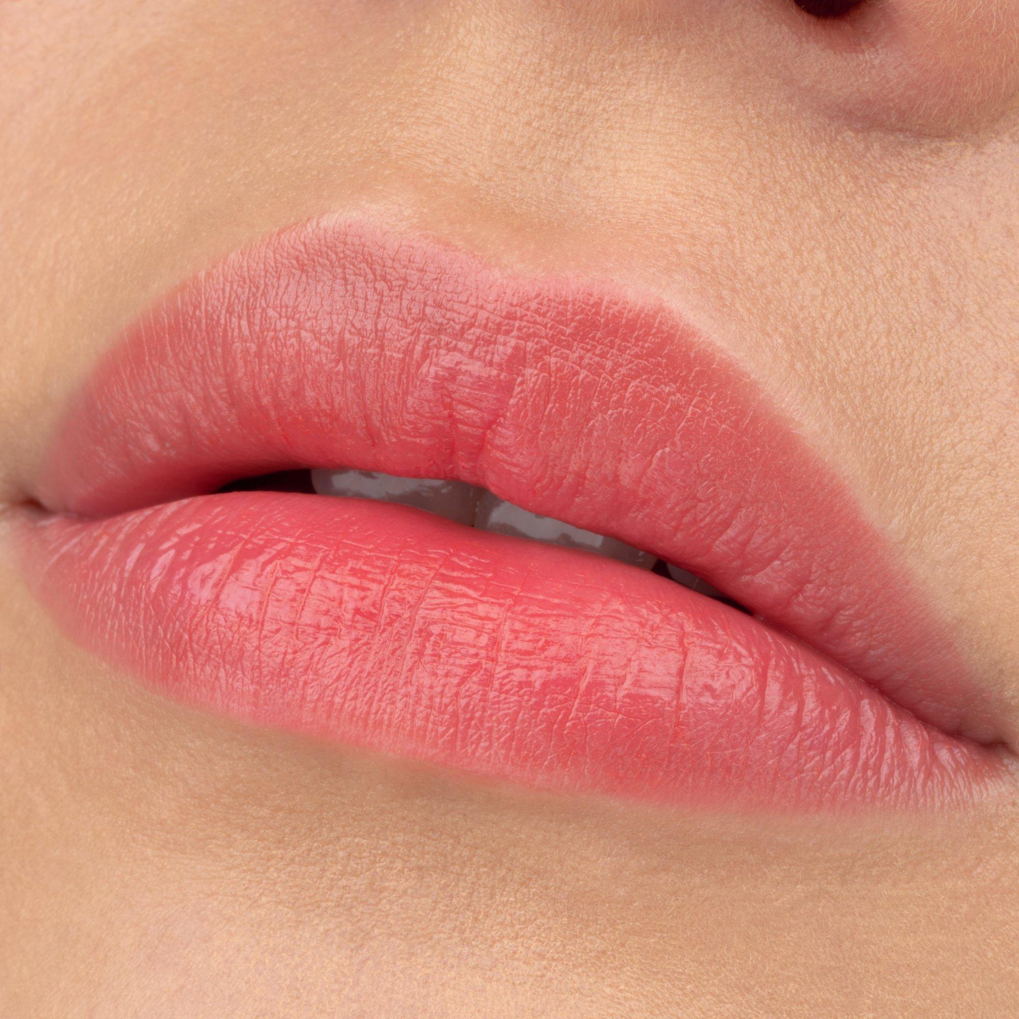 TINTED kiss hydrating lip tint encre à lèvres
