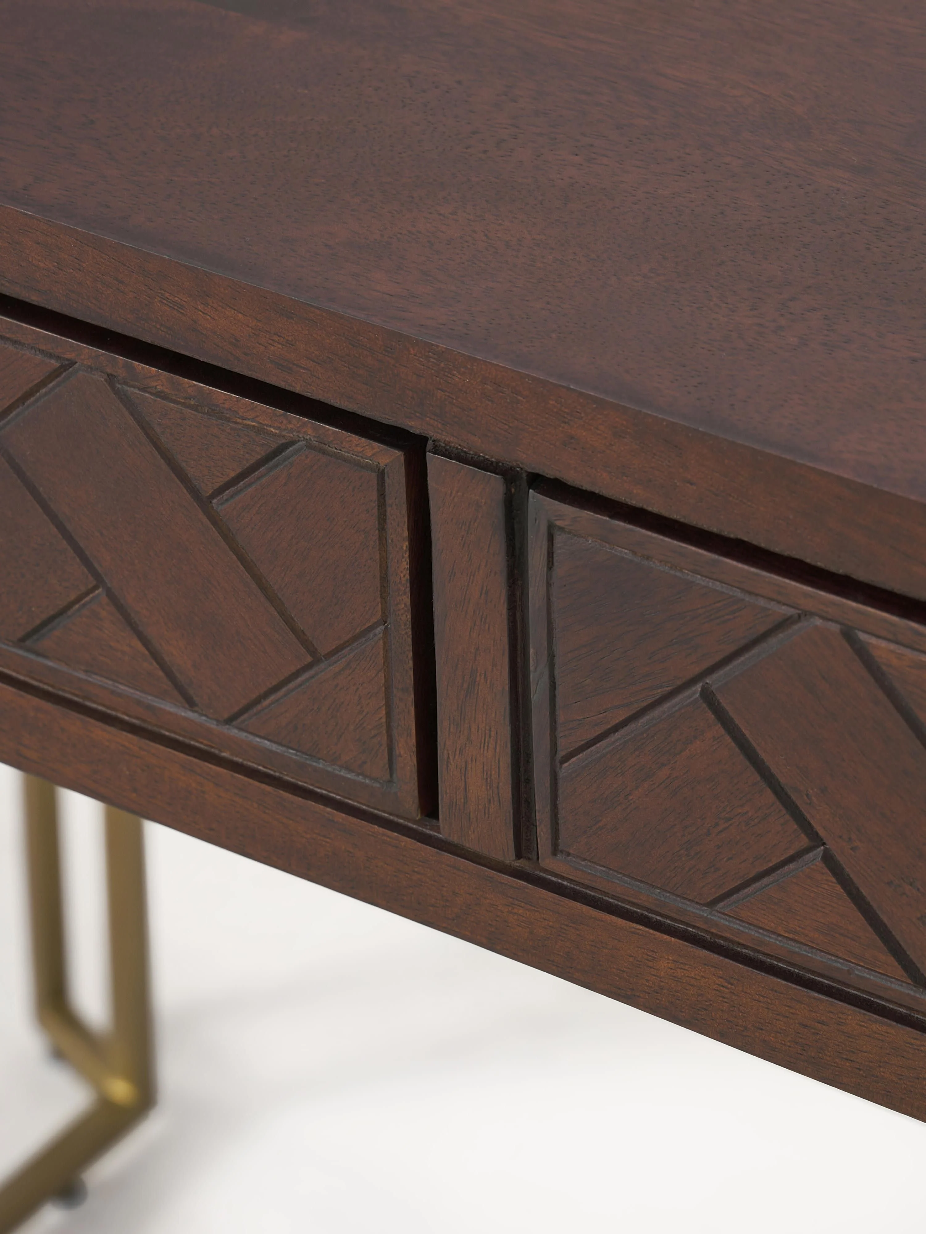 Bureau Luca van mangohout met visgraat-patroon