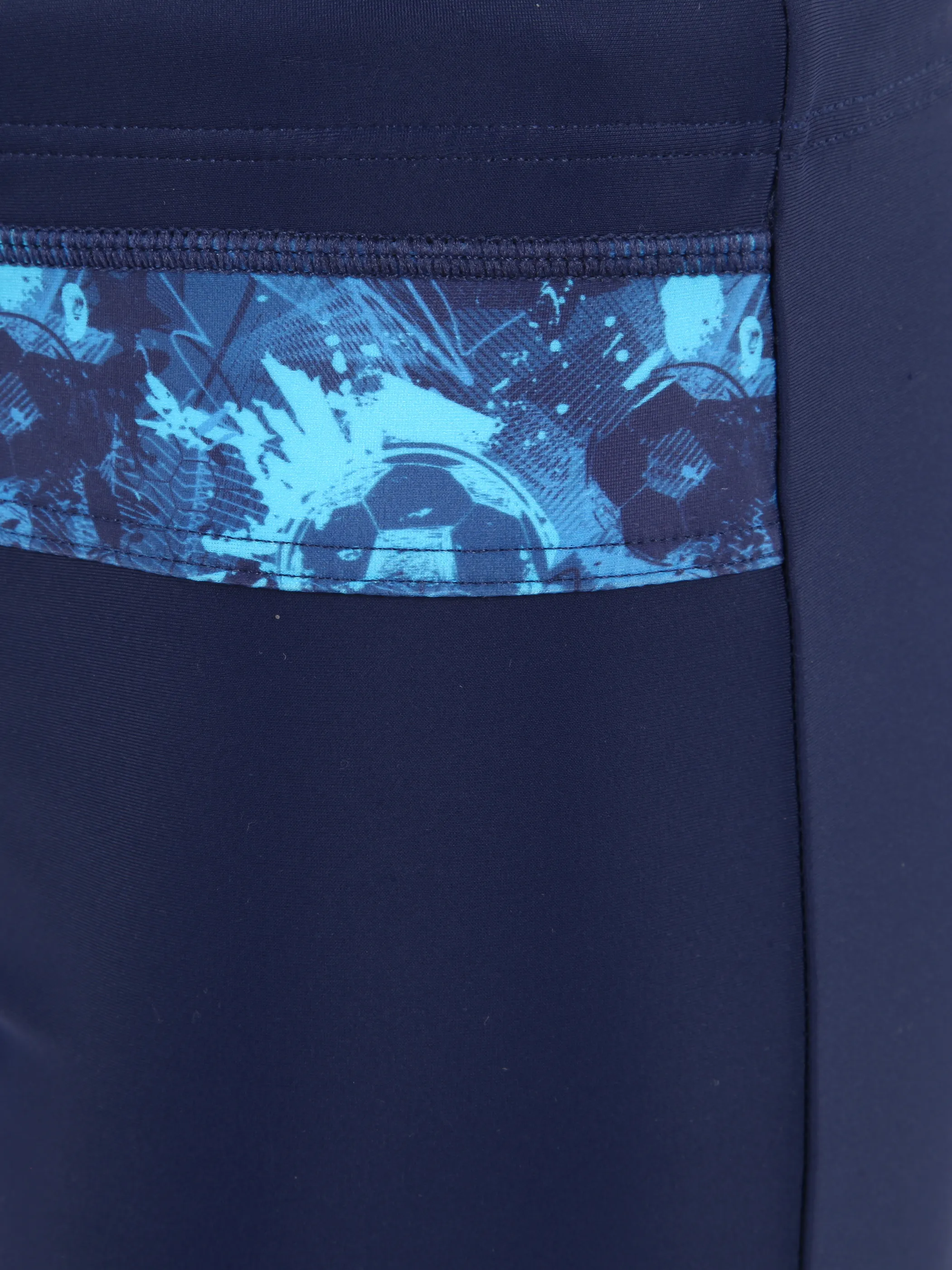 Jungen Badehose mit farbigem Einsatz