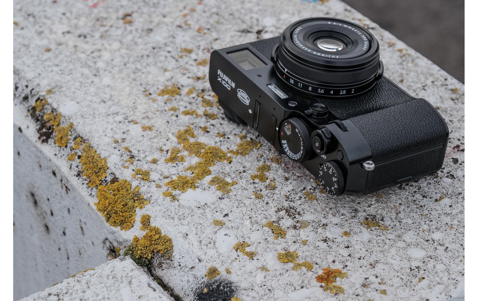 Fotokamera X100VI Schwarz<br>Kompakte Digitalkamera mit anspruchsvollem Design und intuitiver Bedienbarkeit