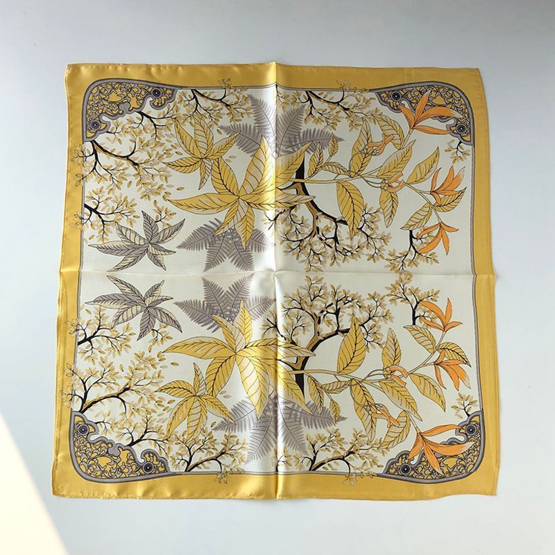 Frior - Zijden sjaal met bloemenprint
