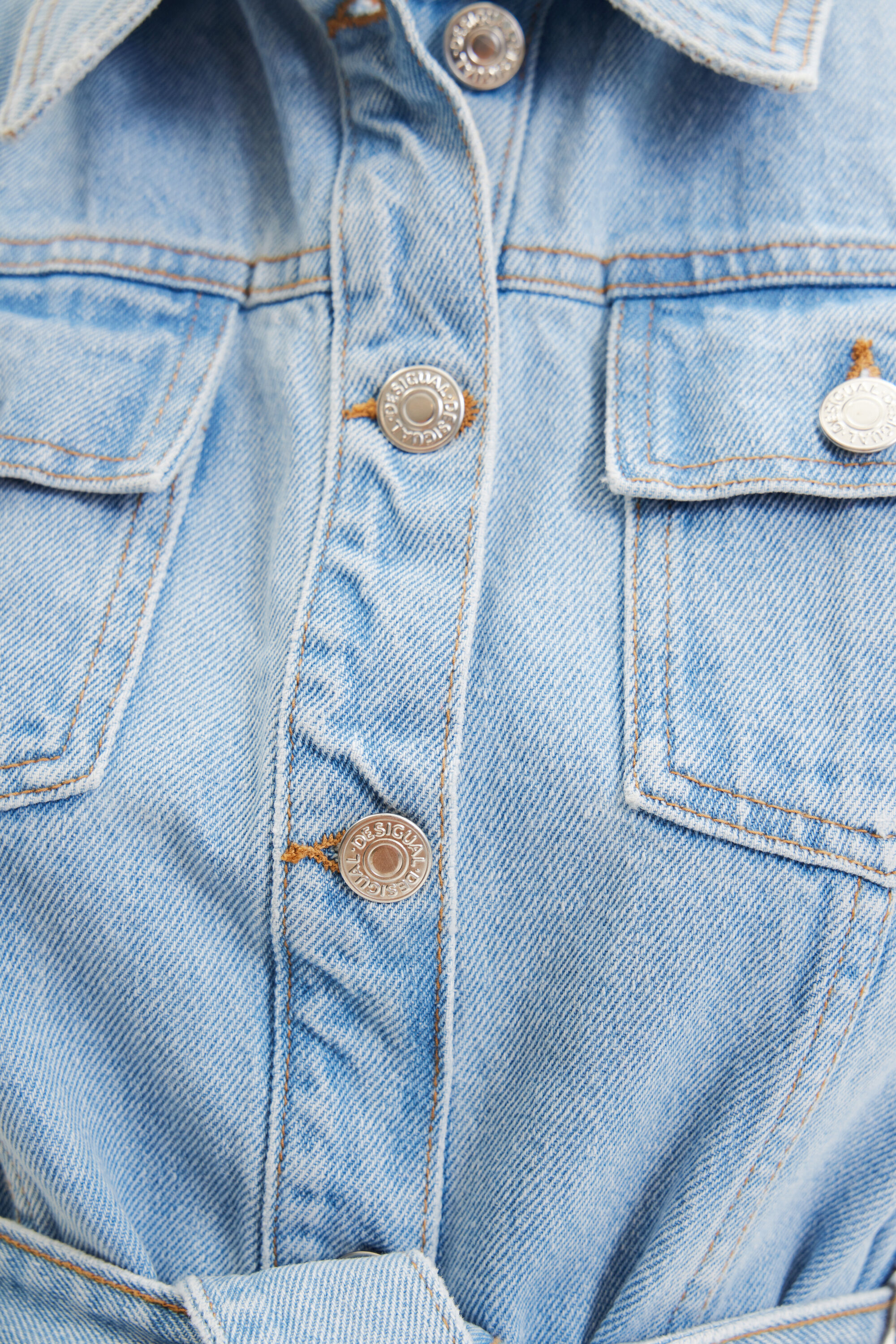 Robe courte en jean marguerites