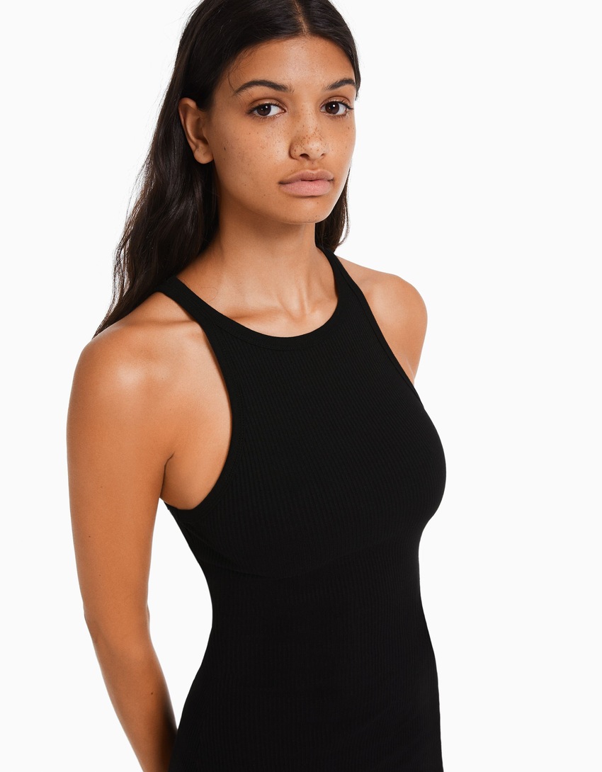 Vestido midi canelado sem mangas