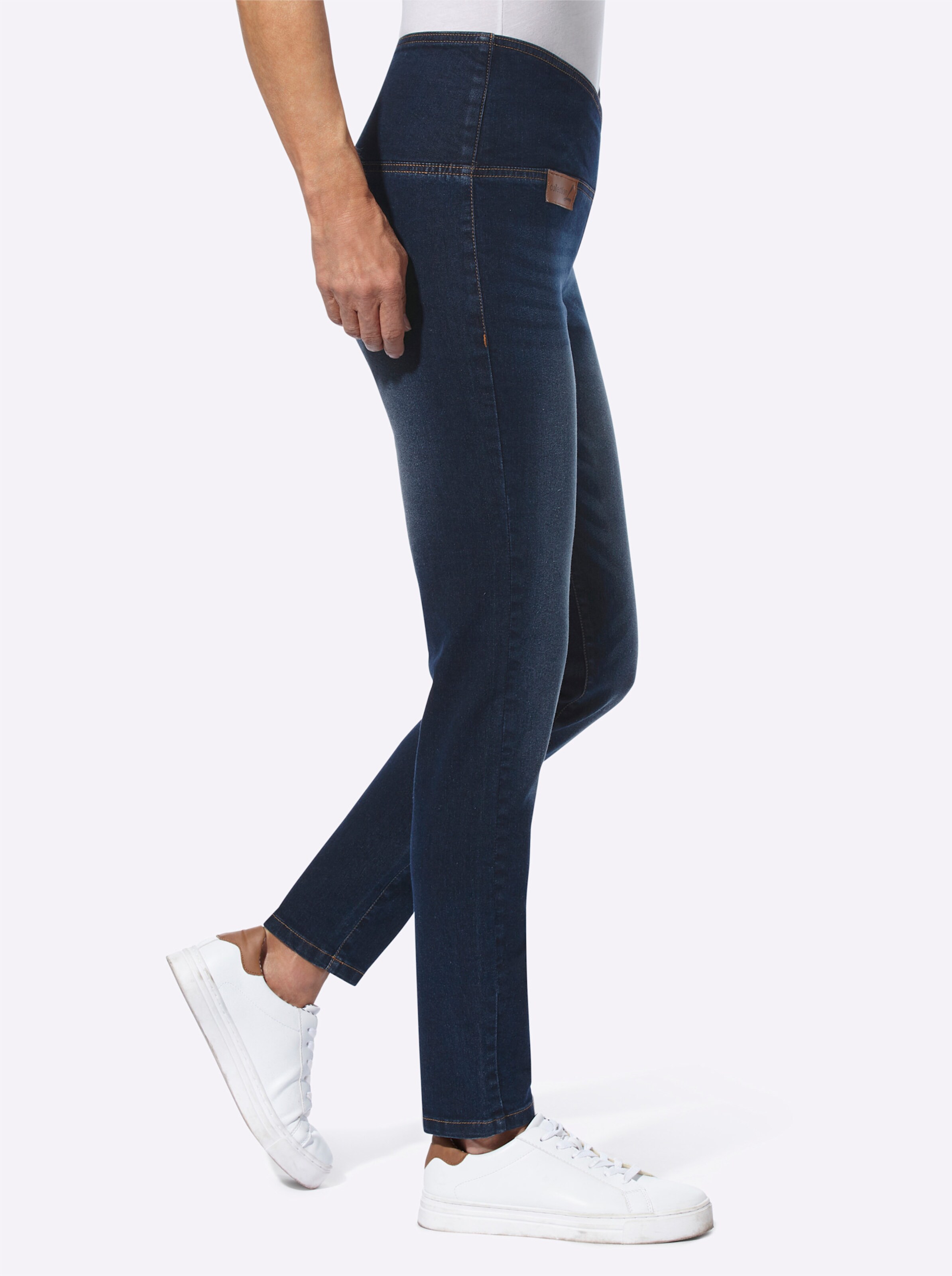 Jeans in dark blue