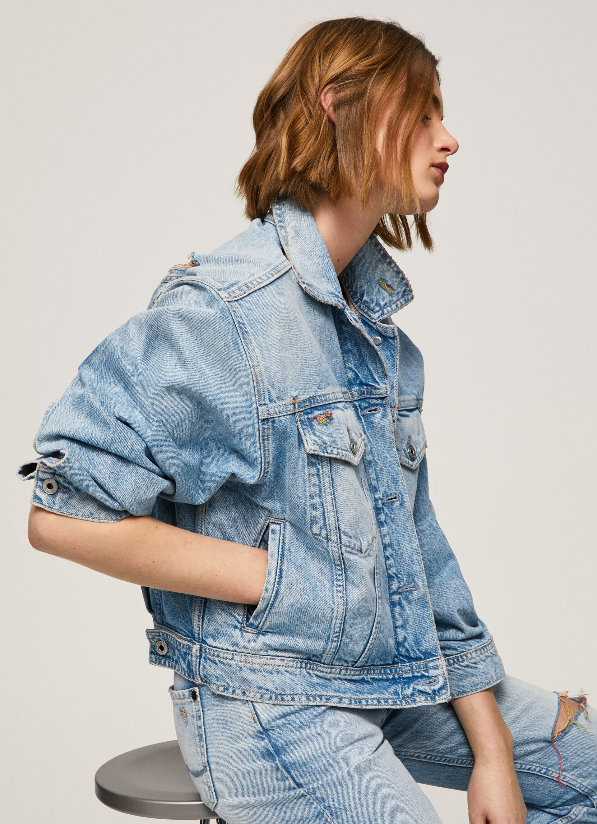 Jaqueta jeans com detalhes rasgados - jeans