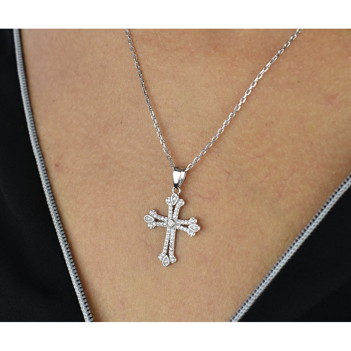 Collier croix sertie d'oxydes de zirconium Argent 925 Rhodié