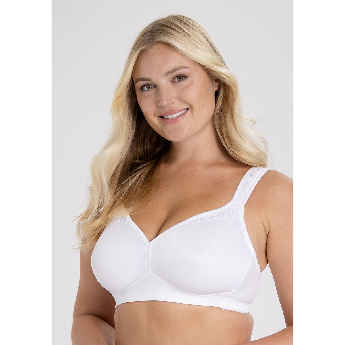 MISS MARY DA SUÉCIA<br>Sutiã pré-moldado Smoothly