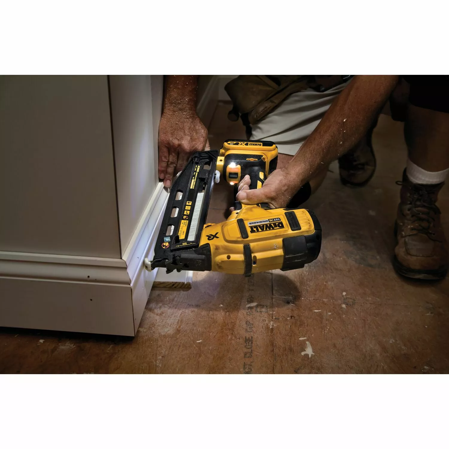 DeWALT DCN660P2 18V Li-Ion Accu afwerk tacker set (2x 5.0Ah accu) in koffer - 32-63mm - 16 Gauge - koolborstelloos