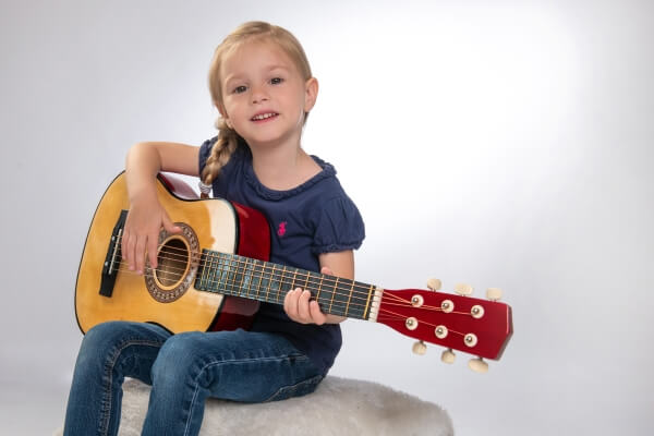 Boogie Bee Holzgitarre mit 6 Saiten, 75 cm