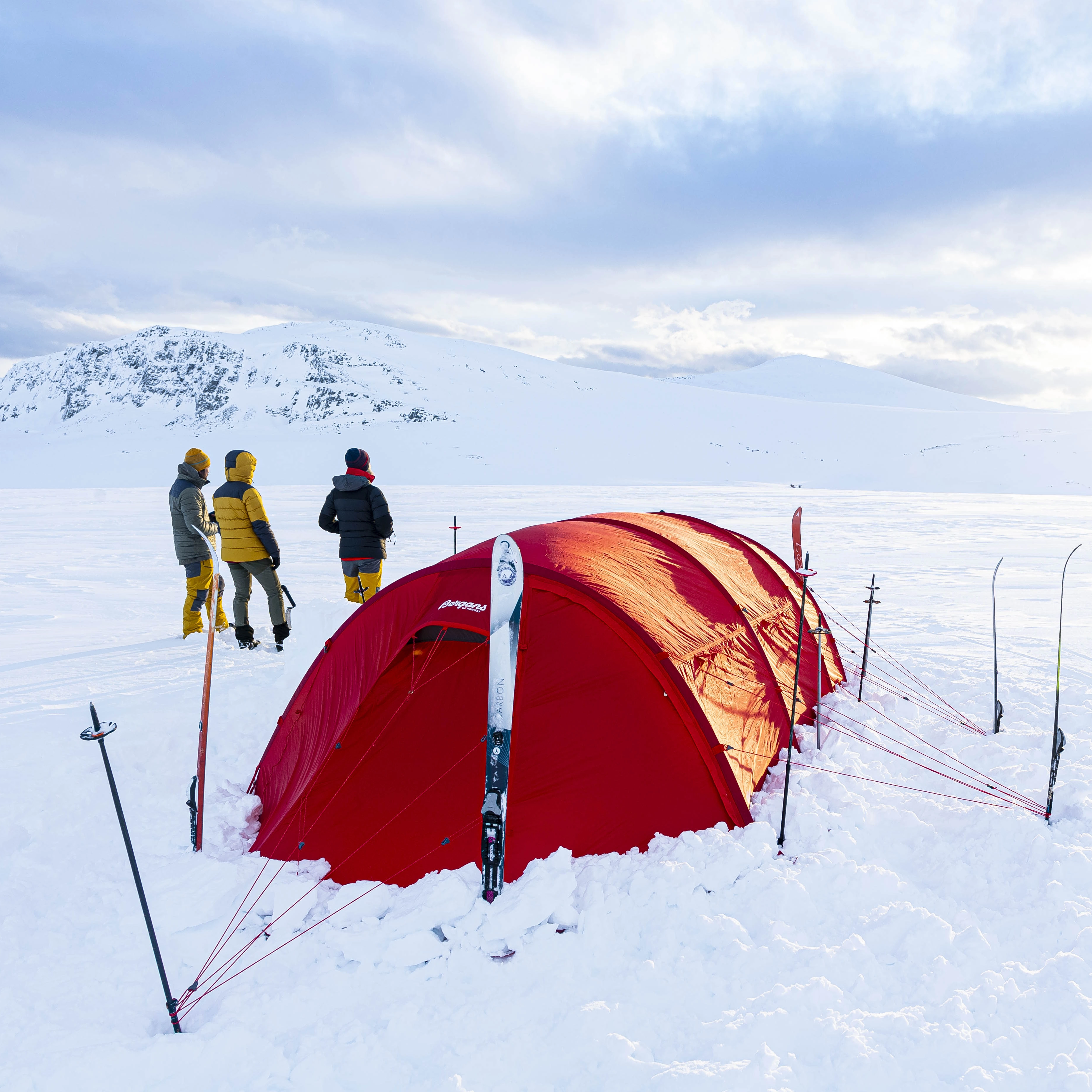 Helium Expedition Tunnel 4-Pers Tent Red