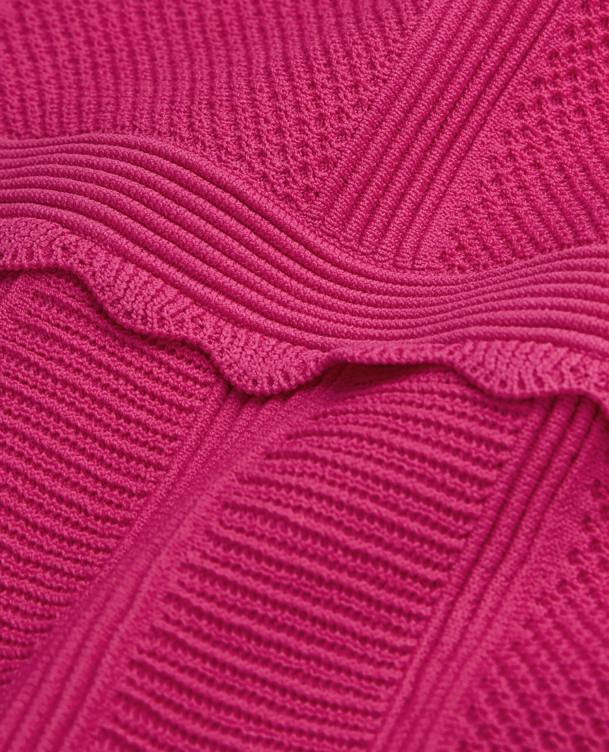 Robe courte rose en maille ajourée