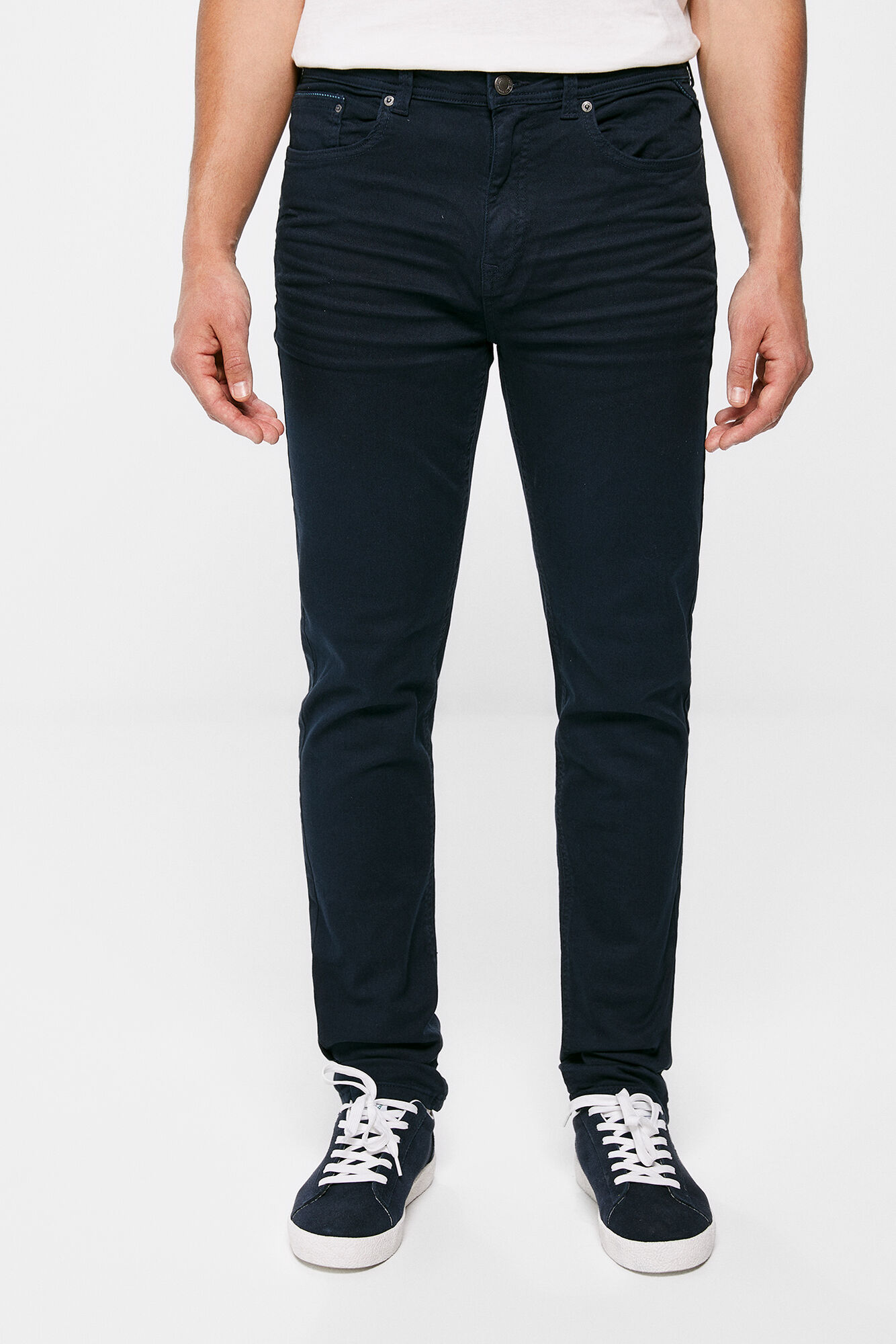 Calça de cinco bolsos com lavagem slim-fit