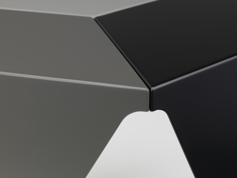 Vitra Prismatic bijzettafel donkergrijs