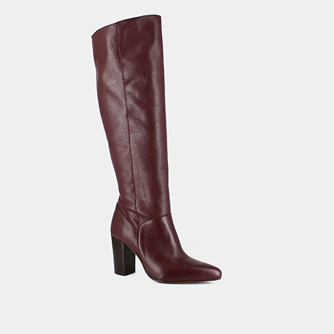 Bottes hautes à talons et bouts pointus  en cuir bordeaux