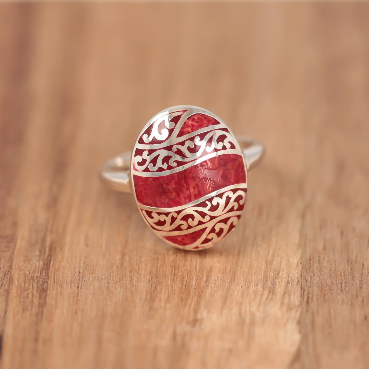 Bague Serti Corail Rouge et Dentelles d'Argent 925 : L'Élégance à votre Doigt | Aden