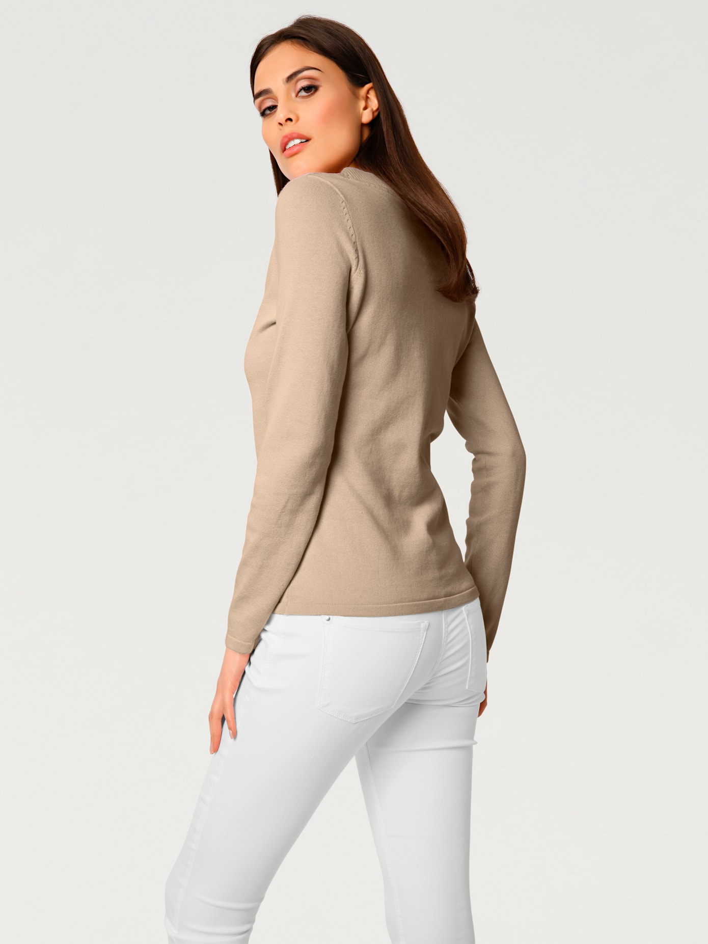 Joli pull basique à encolure en v