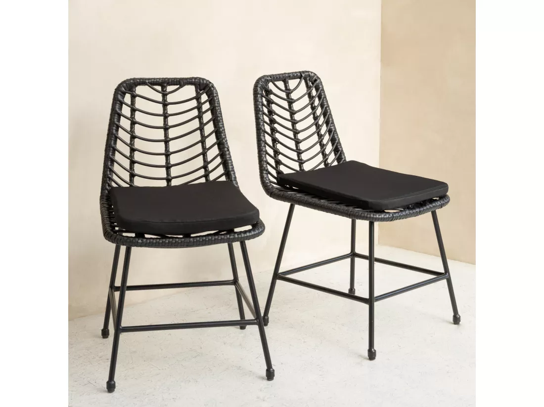 Lot de 2 chaises en rotin synthétique noires avec coussins OKA - HAPPY GARDEN
