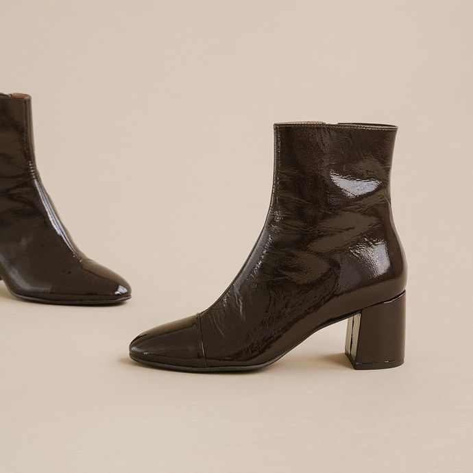 Bottines à talons  en vernis plissé marron foncé