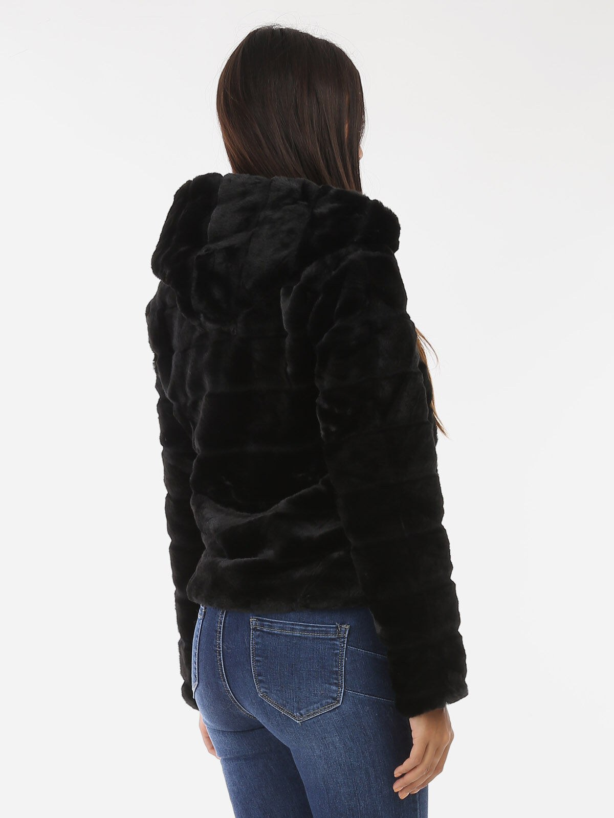 Manteau court à fausse fourrure et capuche- Noir