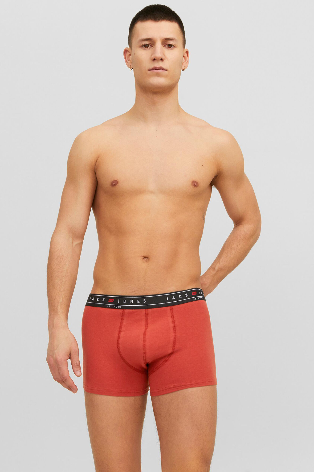 Pacote com 5 cuecas boxer de algodão.