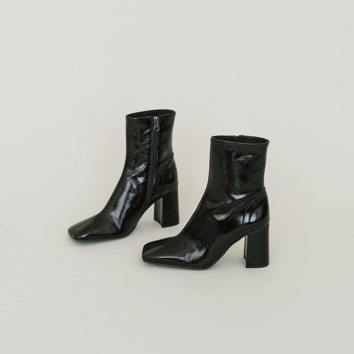 Bottines à talon  en cuir brillant noir