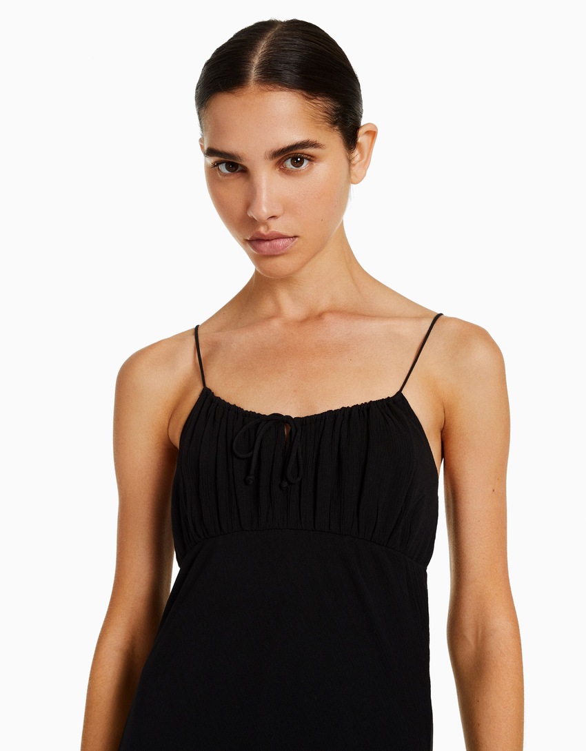 Vestido midi de crepe com alças finas