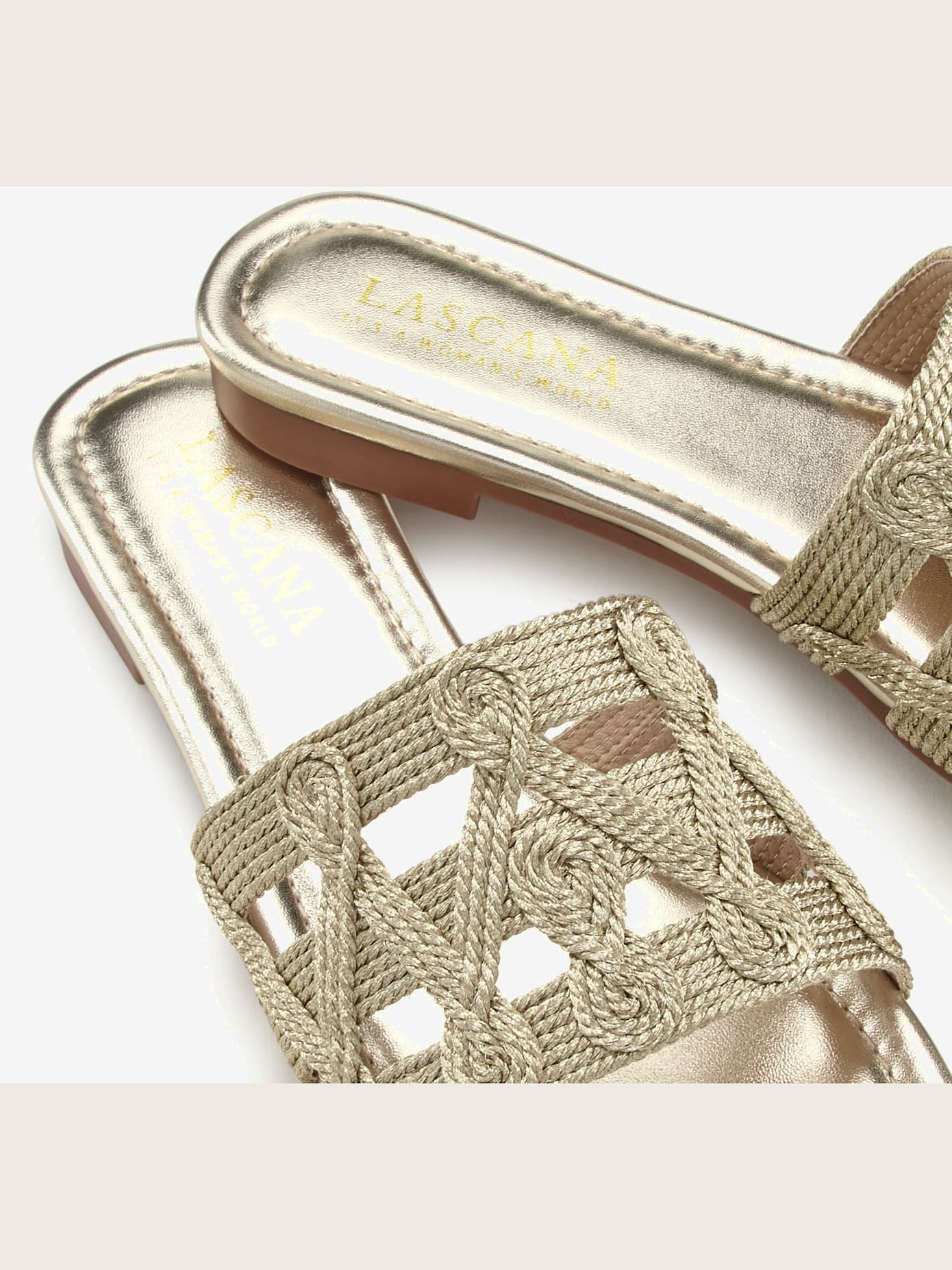 Mules petites découpes discrètes