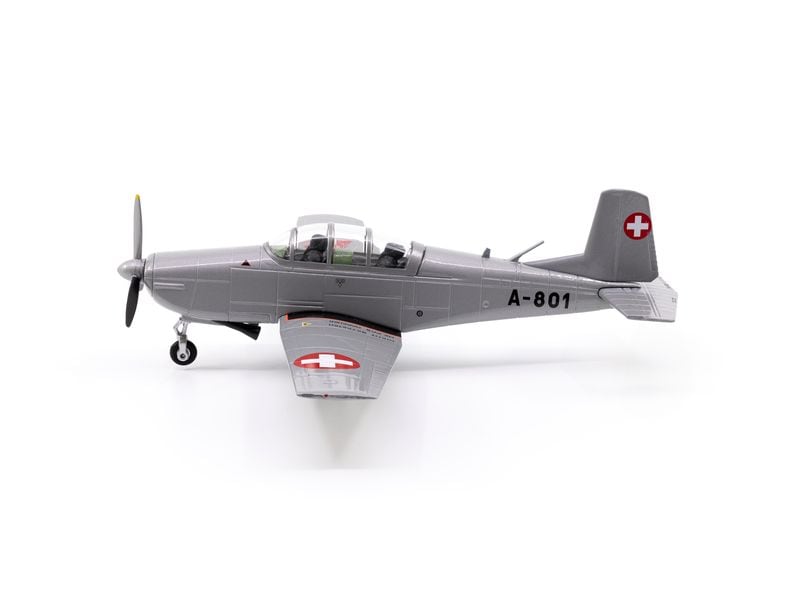 ACE Pilatus P-3 A-801 inkl. Chromständer 1:72 Flugzeugmodell mit Display-Ständer