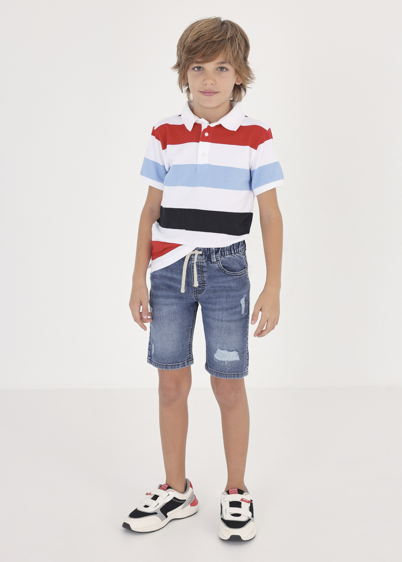 Bermuda jeans feita com algodão sustentável para meninos