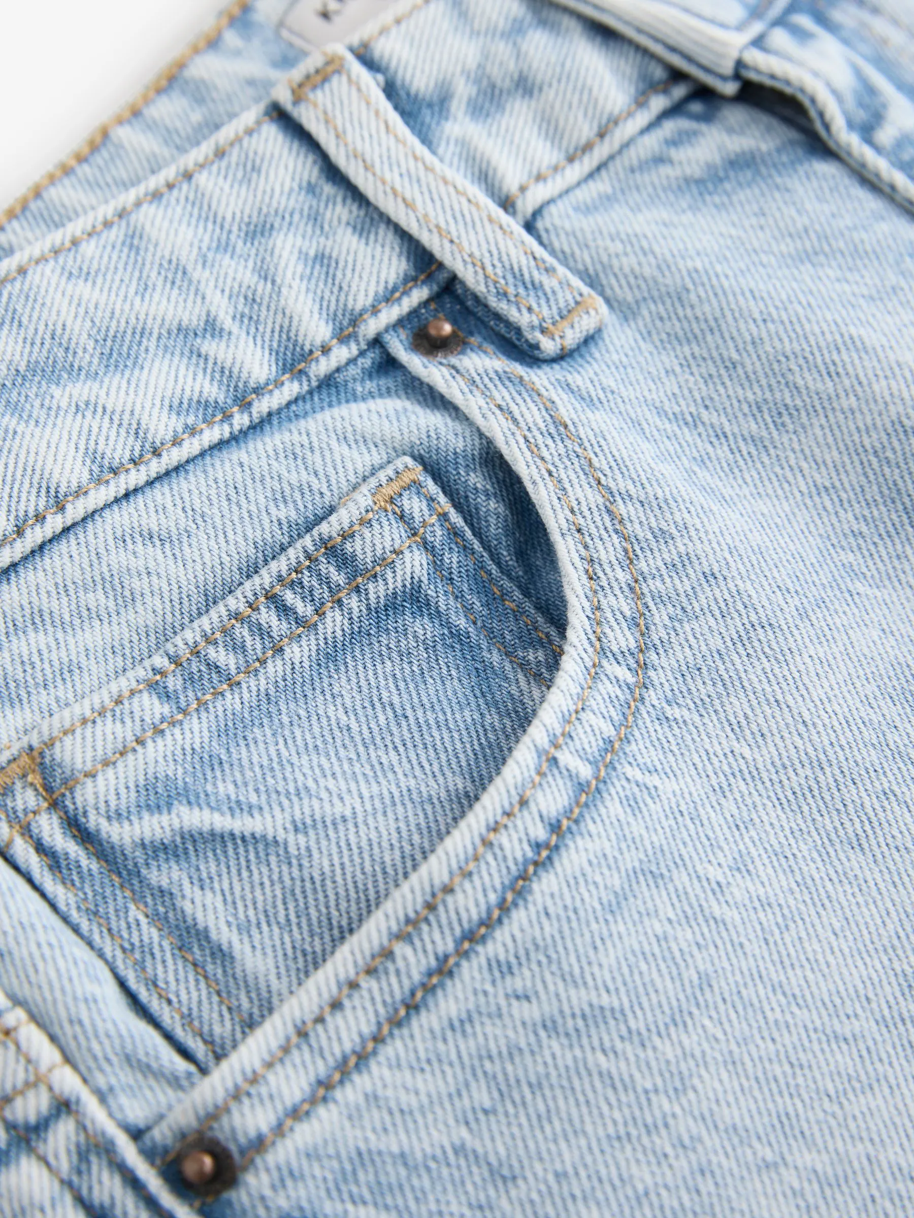 Gebleekt - Knielange Bermuda denim shorts