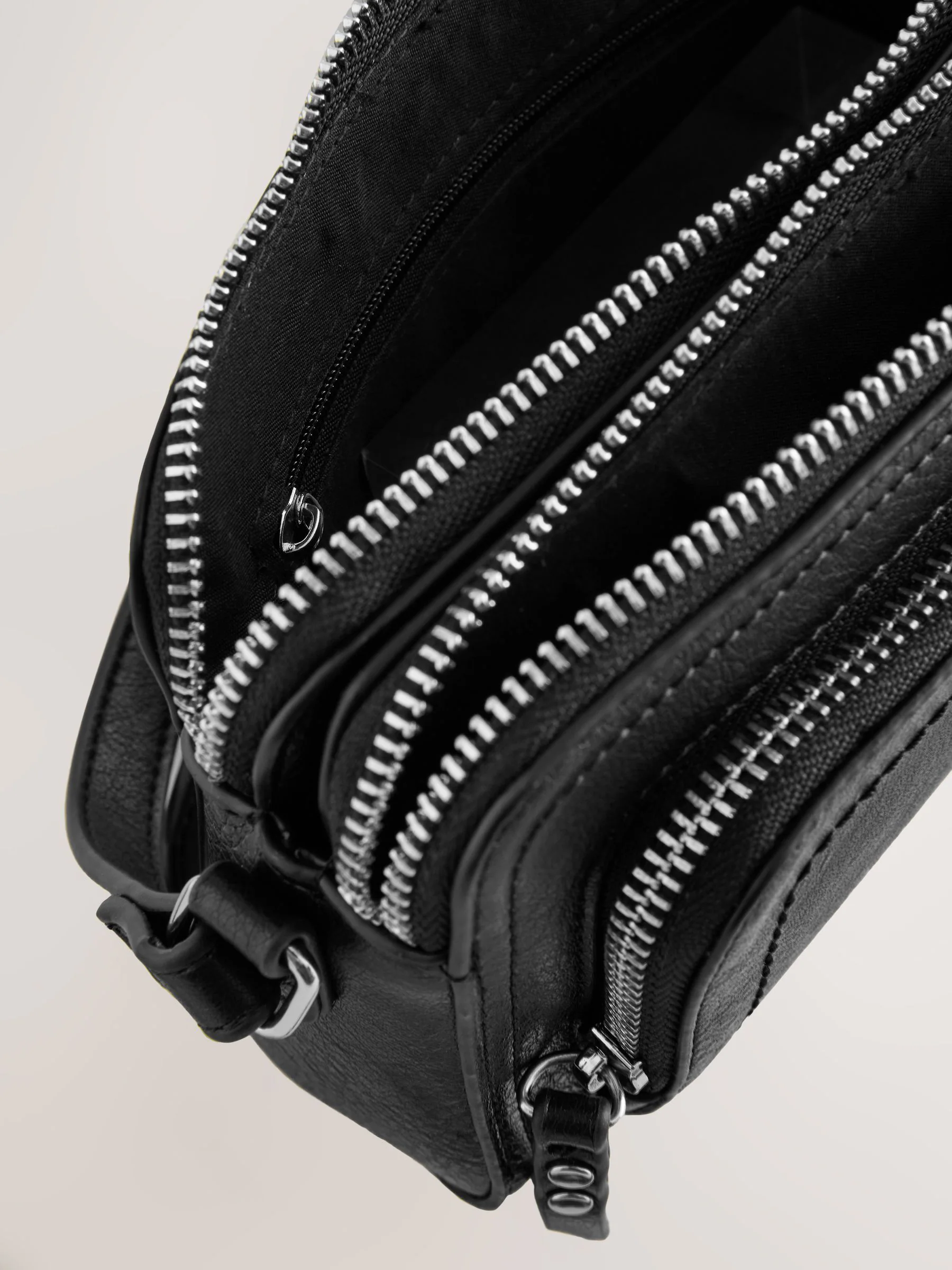 Zwart - Crossbodytas met dubbele rits