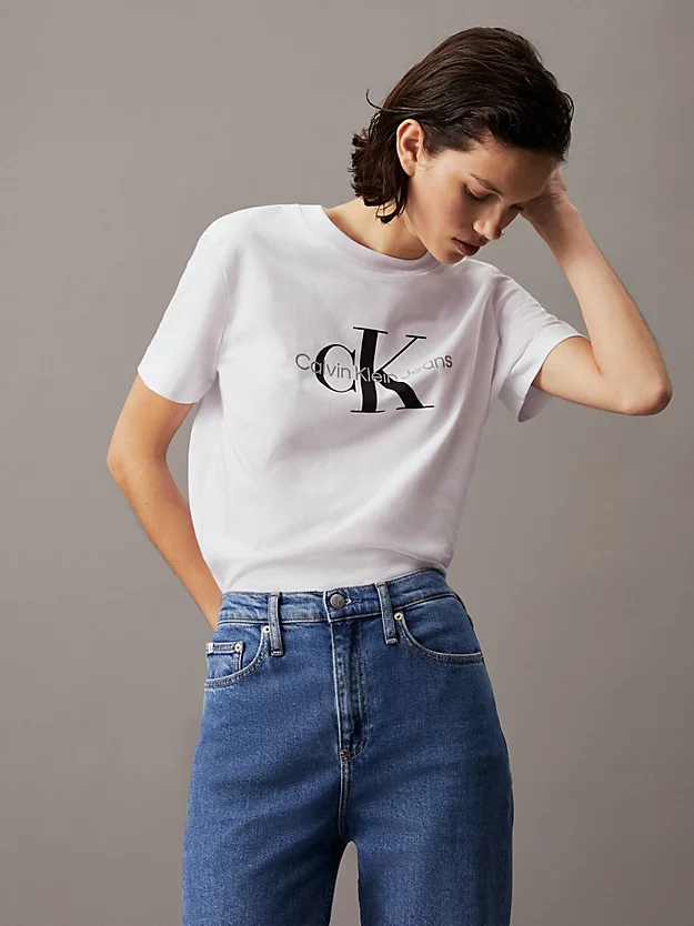 Camiseta com monograma