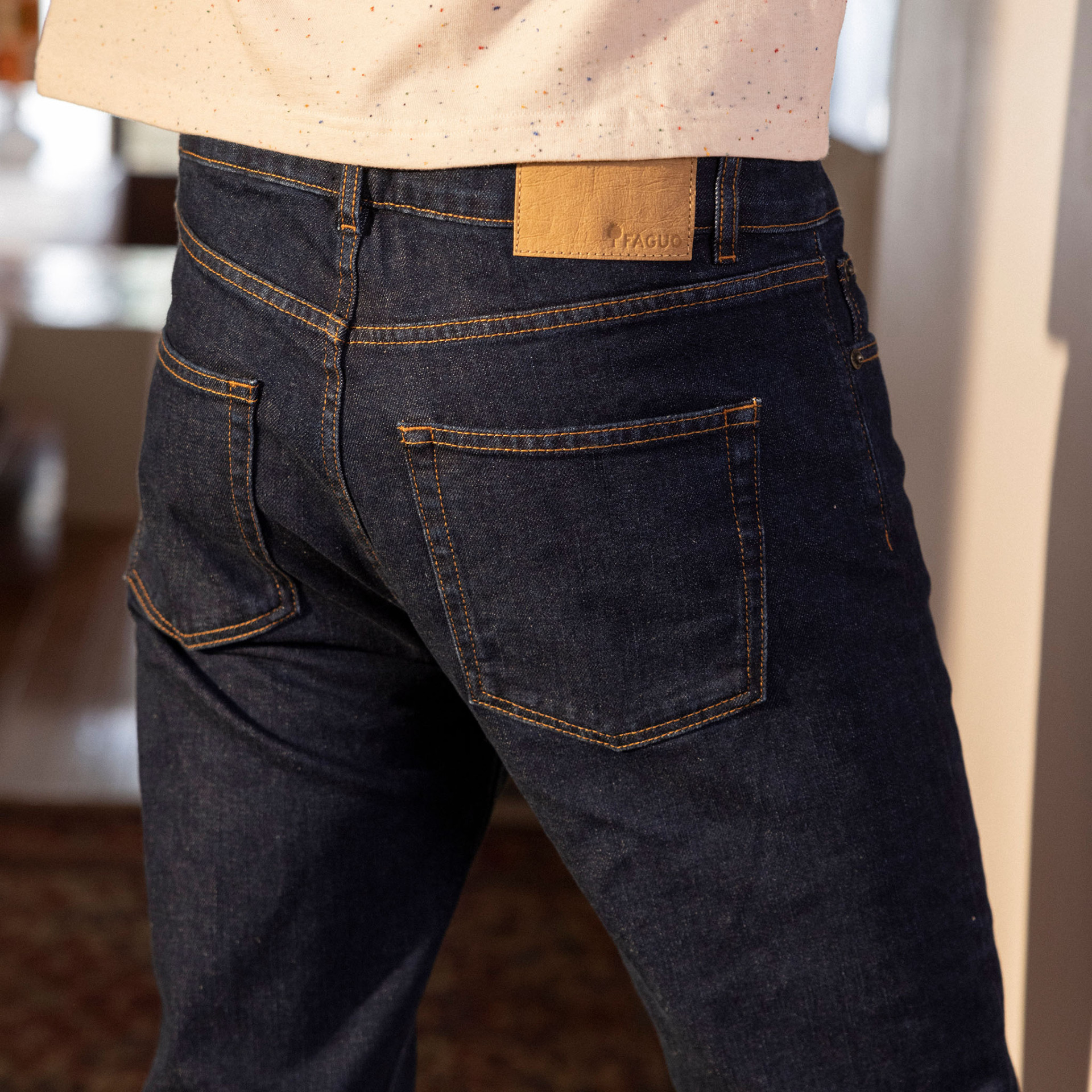Jean denim brut coupe slim végan en coton et polyester - modèle Denim