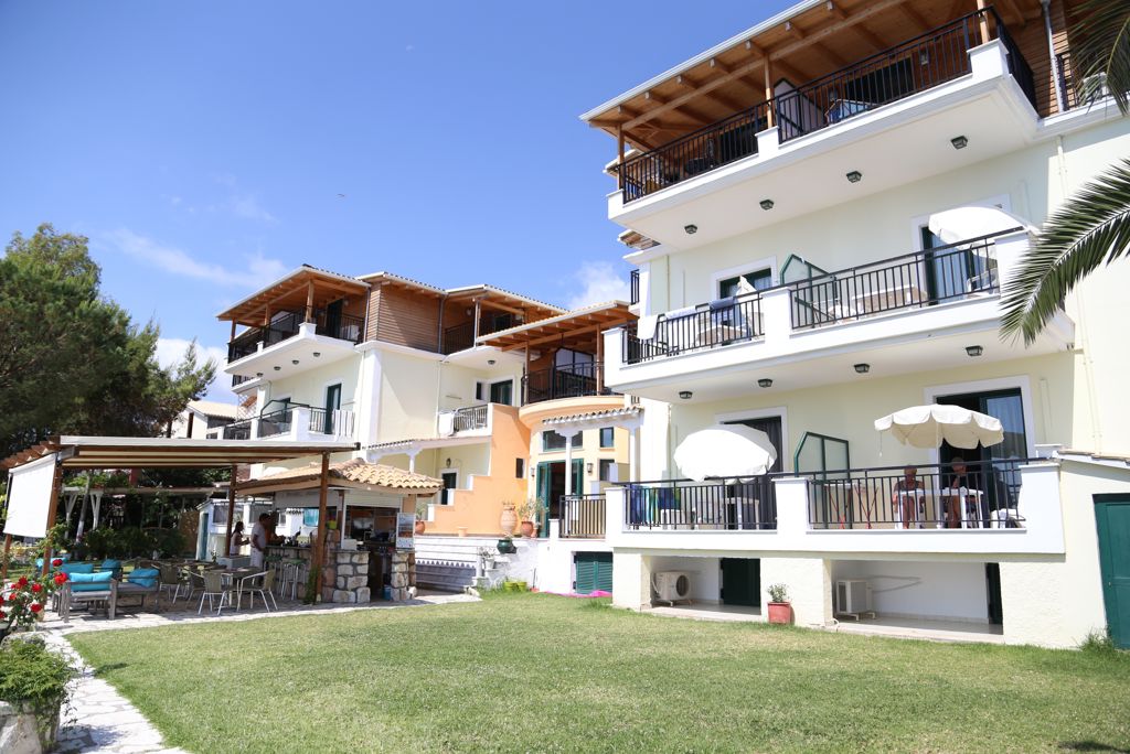 Fly & Go Madouri Beach Hotel Logies - Appartement